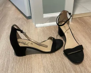 Black heels Size 9 thumbnail 2