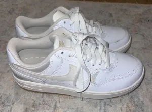 Nike Sneakers thumbnail 1