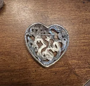 Vintage Silvertone Brooch Pin Collectible Heart Shape Jewelry thumbnail 5