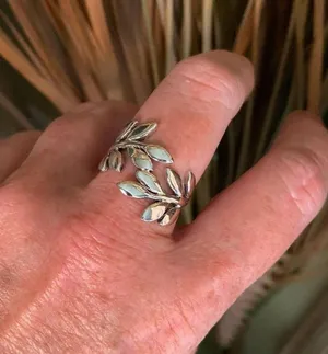 Sterling Silver Vines Leaves Ring Sizes 6,8,9,10 thumbnail 1