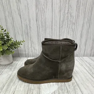 Womens Size 8 UGG Australia Classic Mini Gray Suede Shearling Lined Bootie thumbnail 3