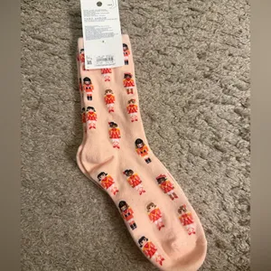 American Eagle AE Light Pink Christmas Nutcracker Ballet Women’s Crew Socks NWT thumbnail 4