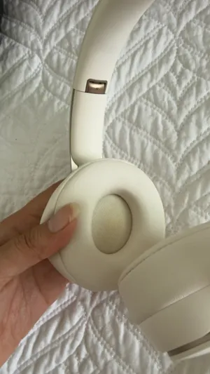 Beats Solo Pro Noise Cancelling Headphones thumbnail 8