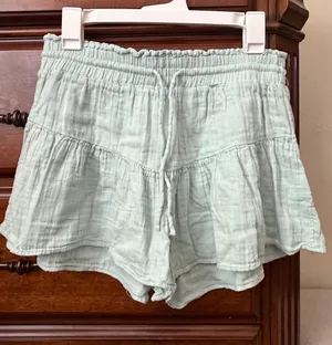 Aeropostale green ruffle shorts thumbnail 1