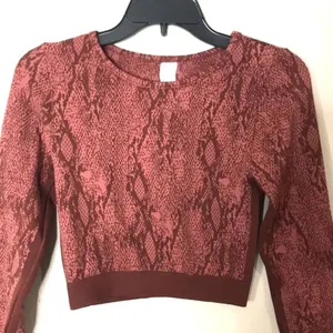 Fabletics Women's Kamila Seamless Long-Sleeve Athletic Top Snakeskin Medium‎ thumbnail 4