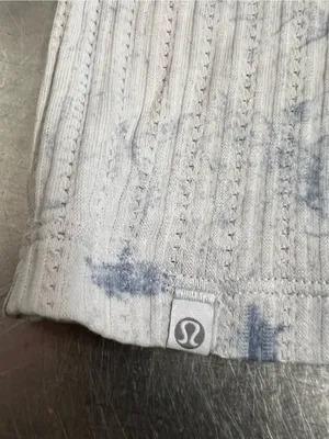 Lululemon White & Blue Tie Dye Train to Be Cropped Short Sleeve Top Size 8 VGUC thumbnail 6