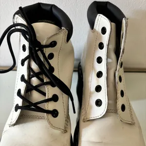 Dr. Martens White Leather Boots Size 8 thumbnail 4