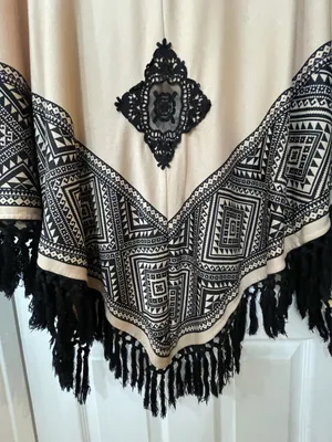 Geometric Patterned Shawl With Tassels  thumbnail 7