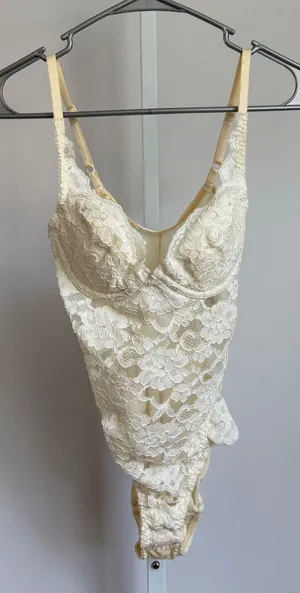 Victoria's‎ Secret Lace Dainty Ethereal Coquette Bridal Teddy Bodysuit 34A Ivory thumbnail 1