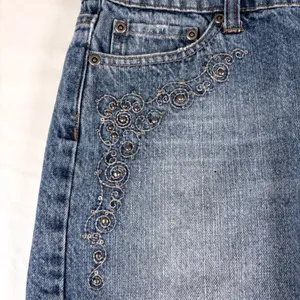 So‎ Brand Juniors 5 Silver Threading Embroidered Accents Mini Denim Skirt Y2K thumbnail 3