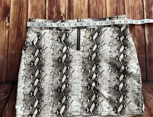 Rue 21 Womens Front Zipper Snake Print Mini Skirt Size Large thumbnail 5