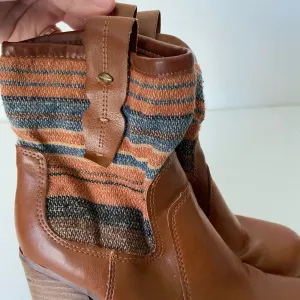 Arizona Jeans women’s patterned fabric heeled‎ ankle boots — size 7.5 thumbnail 9