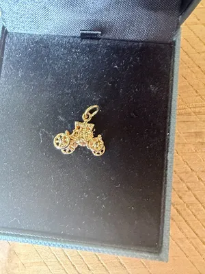 Royal State Coach Carriage Gold Tone Charm Brittish England Royals Collectible thumbnail 2