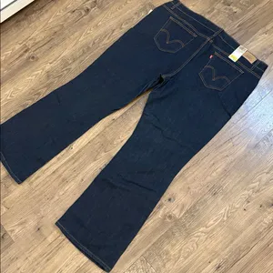 Levi's NWT 590 Bootcut Fuller-Waist Jeans 22W thumbnail 7