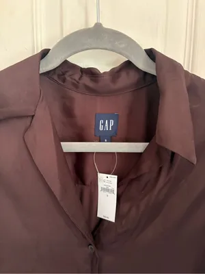 Gap NWT!! Women’s Satin Relaxed Button Down Shirt in Chocolate Brown thumbnail 5
