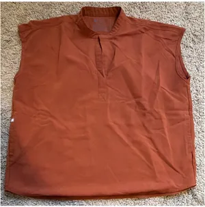 FIGS Women’s Rafaela Oversized Scrub Top in Limited Edition Auburn Size L thumbnail 1