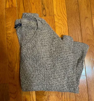 American Eagle Outfitters Sweater thumbnail 1