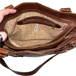 Vintage • Beautiful Embossed Leather Shoulder Bag • Made in Paraguay thumbnail 8