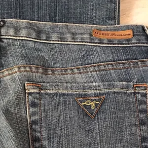 Guess premium medium blue jeans size 29 thumbnail 5