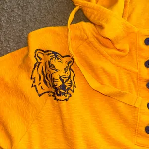 LSU Tigers yellow Columbia long sleeve hooded shirt, size Small thumbnail 2