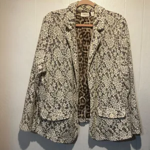Chicos size 4‎ lace blazer leopard interior thumbnail 1