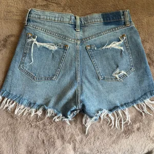 Abercrombie & Fitch Curve Love Mid Rise Mom Shorts Distressed Blue 25 0 thumbnail 3