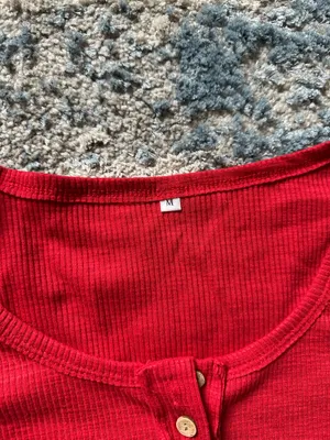 Red Long Sleeve Size M thumbnail 3