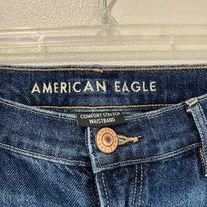 American Eagle 90s Flare Jeans 16 Short Comfort Stretch Waist Distressed‎ Hem thumbnail 6