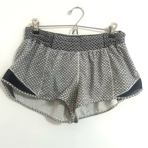 Lululemon Hotty Hot Short II *2.5" Monochromic White / Monochromic Black Size 8 thumbnail 5