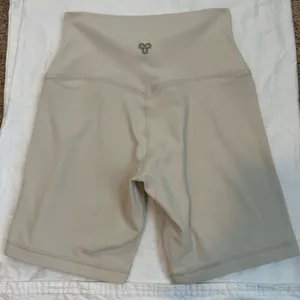 Aritzia Golden LIFE New Cheeky Hi-Rise 7" Short thumbnail 8
