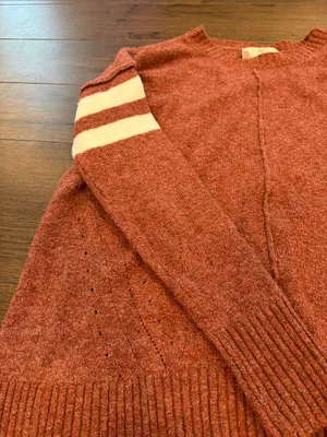 Pink Rose Rust Crewneck Sweater with White Sleeve Stripes Size Medium - P27 thumbnail 5