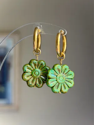 Handmade unique fairy retro cute Czech glass flower hoop dangle earrings💚 thumbnail 2