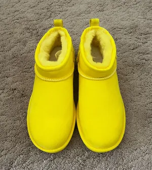 Ultra Mini UGG Classic Women’s thumbnail 1