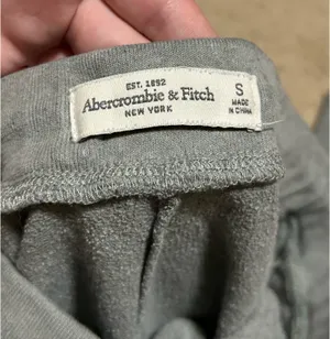 Abercrombie and Fitch Women’s Y2K Trendy Joggers Size Small thumbnail 5