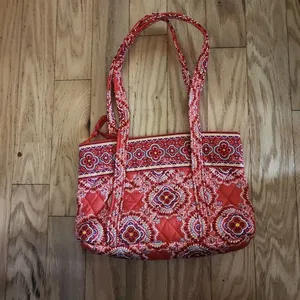 Vera Bradley‎ Womens Shoulder Bag Red Multi Quilted Zipper Bohemian thumbnail 2