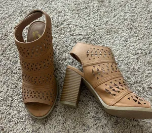 Summer Block Heels Tan Size 8 thumbnail 1