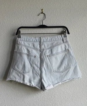 Wild Fable Light Wash High Rise Denim Shorts Size 2 Distressed Raw Hem thumbnail 3