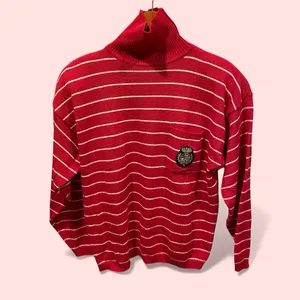 Cute vintage 80’s Chaus striped red white turtleneck sweater wool blend crested thumbnail 3