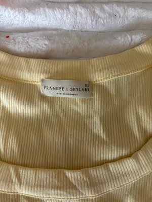 Tight yellow top Size XS thumbnail 3