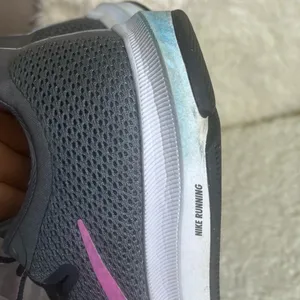 Nike Women's Size 10 Quest Grey Pink Running Sneakers thumbnail 12