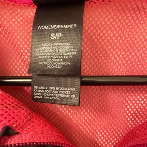 The North Face women’s rain jacket Pink and Black thumbnail 7