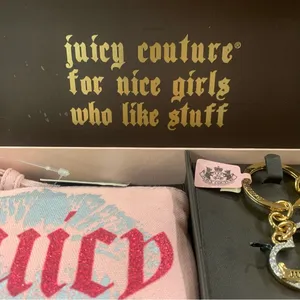 Retro Juicy Couture Pam & Gela Wristlet Wallet with Silver Heart Key Chain thumbnail 5