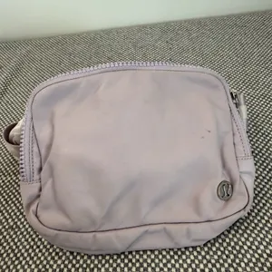 Lululemon Athletica everywhere belt bag in lilac ether/white opal/white. thumbnail 9