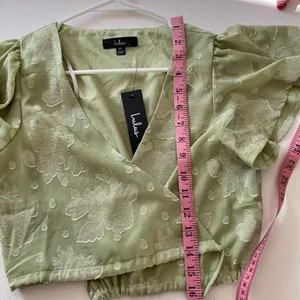 Lulus Green Floral Jacquard Puff Sleeve Tie Front Top XS NWT Elegant Blouse Sage thumbnail 5