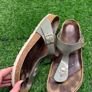 Birkenstock Gizeh Patent Khaki Sandals thumbnail 4