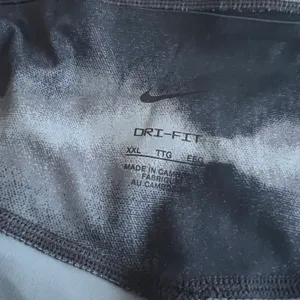 Nike One Luxe Women's 7" Mid-Rise Printed Training Shorts NWT thumbnail 8