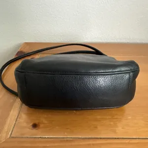 Vintage Y2K Minimalist Fossil Small Black Pebble Leather Crossbody Has Key Charm thumbnail 5