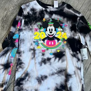 NWT Unisex Medium‎ Walt Disney World 2024 Mickey Spirit Jersey Black and White thumbnail 2