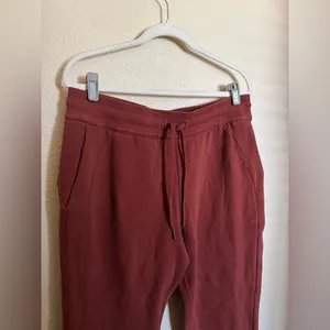 Lululemon Scuba High-Rise Jogger Pants Sz‎ 12 in Smokey Red thumbnail 4