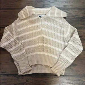 American Eagle Outfitters Cream Sweater thumbnail 2